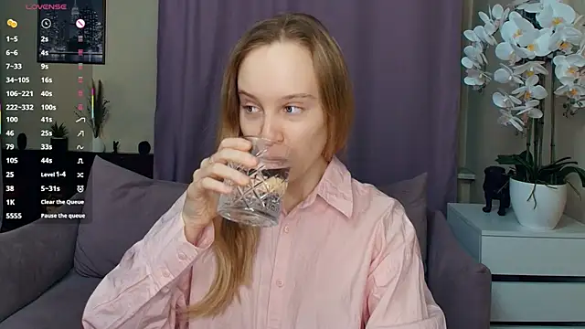 Snapshot of SoonMoor chatting on February 28, 2026, 6:40 pm SoonMoor online show from February 28, 2026, 6:40 pm