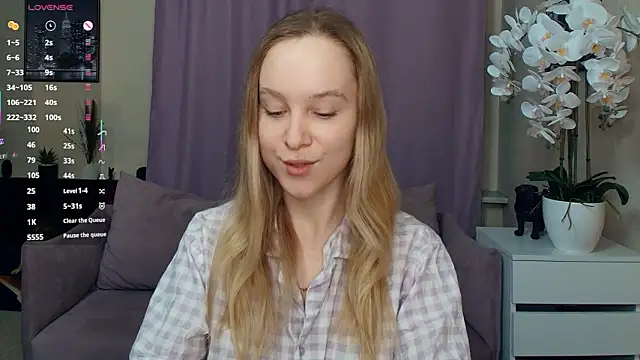 Snapshot of SoonMoor chatting on March 4, 2026, 7:21 pm SoonMoor online show from March 4, 2026, 7:21 pm