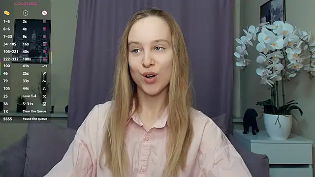 SoonMoor online show from March 23, 2026, 6:41 pm