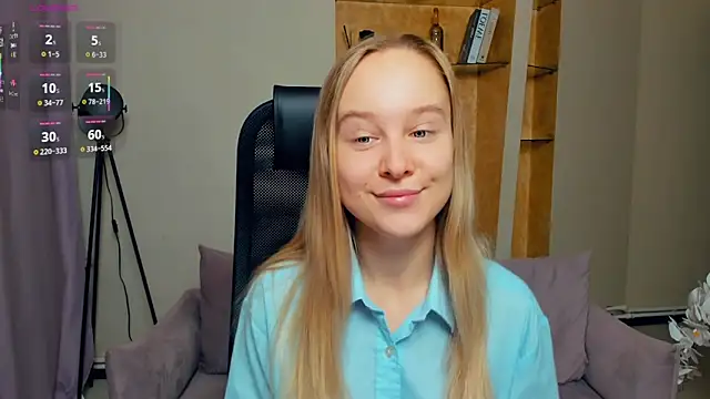 Snapshot of SoonMoor chatting on November 19, 2025, 7:36 pm SoonMoor online show from November 19, 2025, 7:36 pm