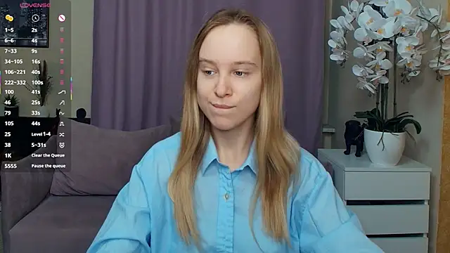 Snapshot of SoonMoor chatting on March 2, 2026, 7:10 pm SoonMoor online show from March 2, 2026, 7:10 pm