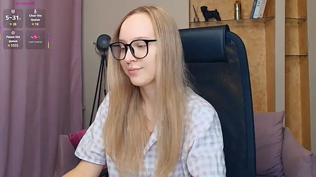 Snapshot of SoonMoor chatting on November 29, 2025, 7:14 pm SoonMoor online show from November 29, 2025, 7:14 pm