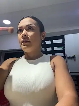 Snapshot of TiffanyyLam chatting on December 18, 2025, 4:33 pm TiffanyyLam online show from December 18, 2025, 4:33 pm