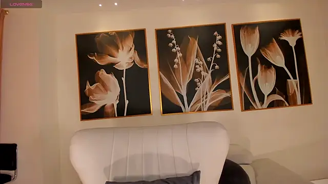 Snapshot of LucyWeiss_ chatting on October 28, 2025, 7:57 pm LucyWeiss online show from October 28, 2025, 7:57 pm