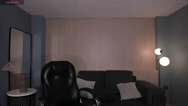 MayaMoretti  online show from April 5, 2026, 3:35 am