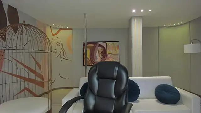 Snapshot of NinaBlum chatting on October 24, 2025, 3:27 am NinaBlum online show from October 24, 2025, 3:27 am