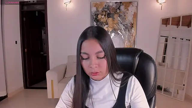 Snapshot of NinaBlum chatting on September 29, 2025, 12:06 am NinaBlum online show from September 29, 2025, 12:06 am