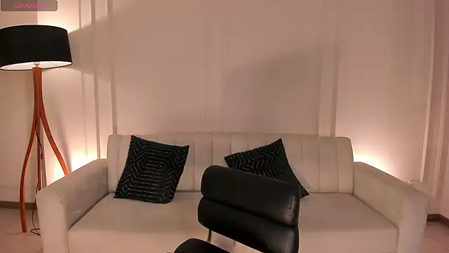 Snapshot of NinaBlum chatting on September 16, 2025, 3:18 am NinaBlum online show from September 16, 2025, 3:18 am