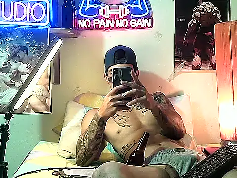 Strongcockfitness online show from November 12, 2025, 4:27 am