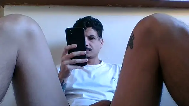 Snapshot of Skate012 chatting on July 9, 2026, 4:50 pm Skate012 online show from July 9, 2026, 4:50 pm