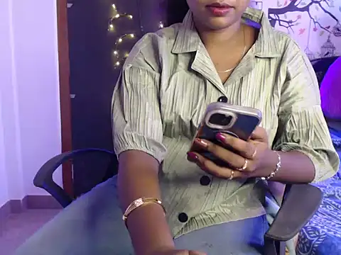 Snapshot of Zellybean_telugu chatting on October 10, 2025, 9:21 am Zellybean telugu online show from October 10, 2025, 9:21 am