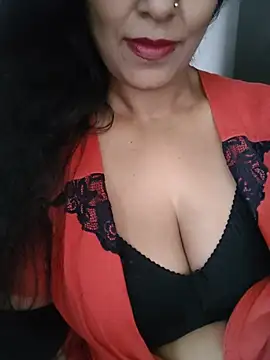 Deepa Sharma143 online show from May 18, 2026, 1:39 am