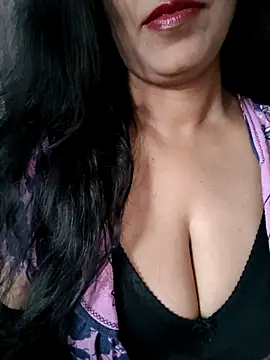 Deepa Sharma143 online show from October 19, 2025, 1:30 am