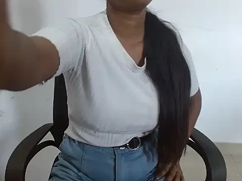 Snapshot of Sweety_Live chatting on September 26, 2025, 3:35 am Sweety Live online show from September 26, 2025, 3:35 am