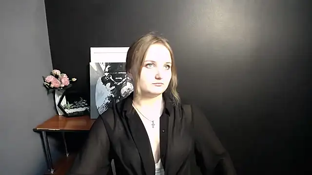 Snapshot of Mystic_nikole chatting on October 8, 2025, 12:17 pm Mystic nikole online show from October 8, 2025, 12:17 pm