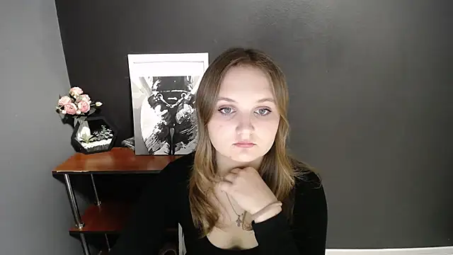 Snapshot of Mystic_nikole chatting on October 13, 2025, 12:40 pm Mystic nikole online show from October 13, 2025, 12:40 pm