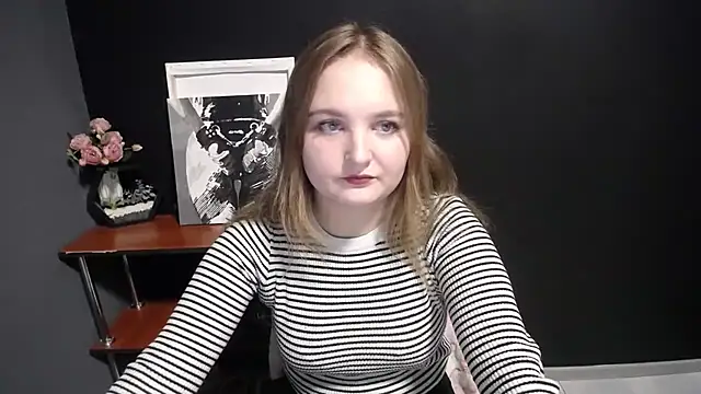 Snapshot of Mystic_nikole chatting on October 22, 2025, 12:15 pm Mystic nikole online show from October 22, 2025, 12:15 pm