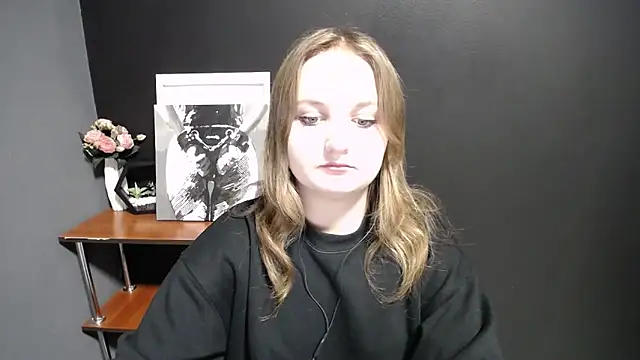 Snapshot of Mystic_nikole chatting on September 30, 2025, 12:11 pm Mystic nikole online show from September 30, 2025, 12:11 pm