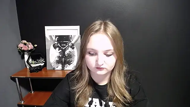 Snapshot of Mystic_nikole chatting on October 1, 2025, 12:42 pm Mystic nikole online show from October 1, 2025, 12:42 pm