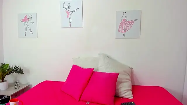 Hill Brownie online show from October 22, 2025, 12:15 pm