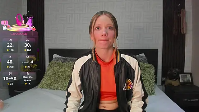 Snapshot of Brianna_Bondd chatting on October 14, 2025, 3:01 pm Brianna Bondd online show from October 14, 2025, 3:01 pm