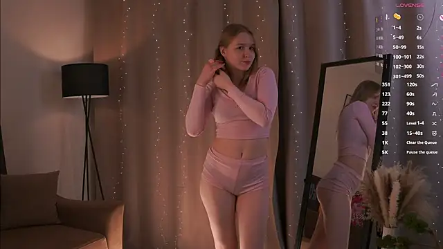 VinnieSerrano online show from February 16, 2026, 2:05 pm