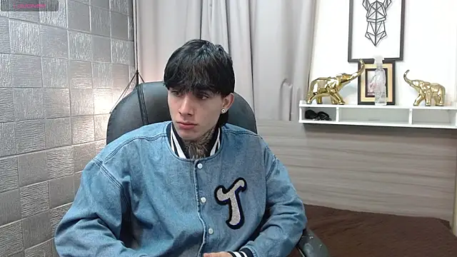 Iantwink18 online show from February 24, 2026, 7:37 pm