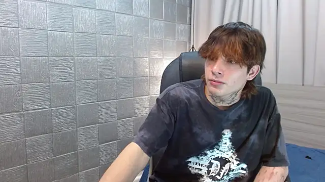 Iantwink18 online show from October 5, 2025, 8:32 pm