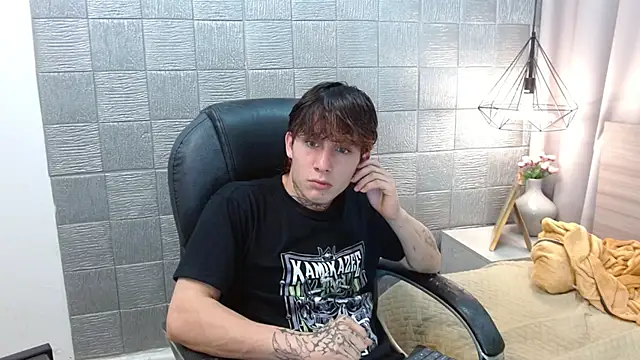 Iantwink18 online show from September 19, 2025, 8:24 pm