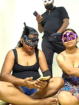 Family02 online show from October 11, 2025, 4:30 pm