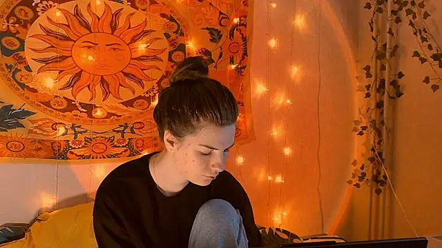 Snapshot of AliceCUNTach chatting on March 3, 2026, 5:03 am AliceCUNTach online show from March 3, 2026, 5:03 am