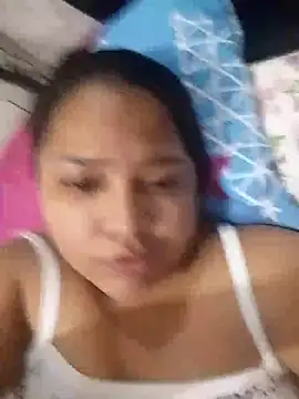 Snapshot of Angelly_ricura chatting on July 17, 2026, 4:32 am Angelly ricura online show from July 17, 2026, 4:32 am