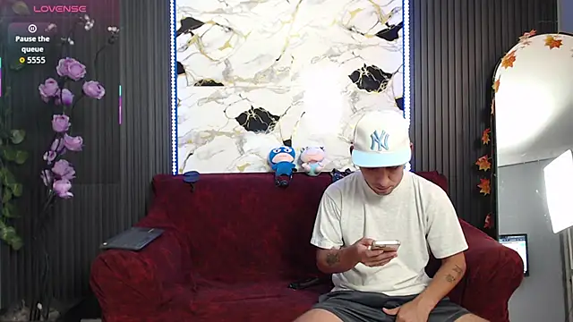 Snapshot of SpicyBoys_X chatting on February 22, 2026, 8:43 pm SpicyBoys X online show from February 22, 2026, 8:43 pm