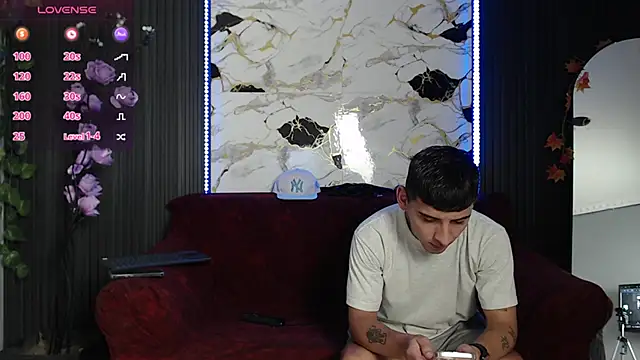 Snapshot of SpicyBoys_X chatting on January 7, 2026, 11:32 pm SpicyBoys X online show from January 7, 2026, 11:32 pm