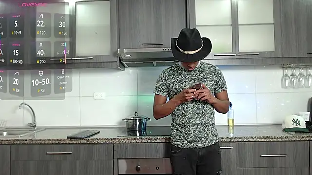 Snapshot of SpicyBoys_X chatting on February 18, 2026, 11:12 pm SpicyBoys X online show from February 18, 2026, 11:12 pm