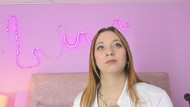 EmaRae1499 online show from November 30, 2025, 3:46 pm