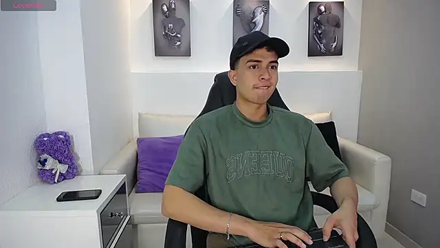 Snapshot of Cady_Hot chatting on December 16, 2025, 8:24 pm Cady Hot online show from December 16, 2025, 8:24 pm