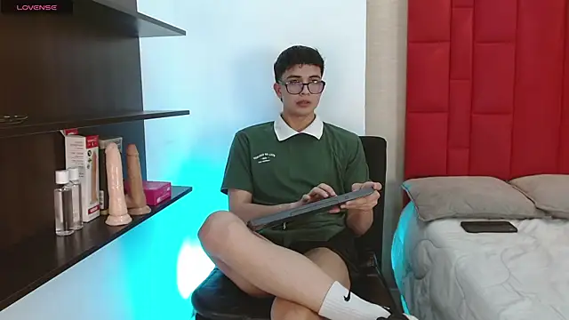 Snapshot of Cady_Hot chatting on November 10, 2025, 8:14 pm Cady Hot online show from November 10, 2025, 8:14 pm