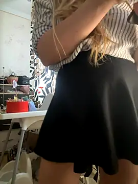 Nikihot   online show from November 22, 2025, 10:58 am