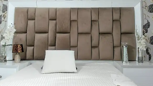 Snapshot of LizaMintelli chatting on September 22, 2025, 12:44 pm LizaMintelli online show from September 22, 2025, 12:44 pm