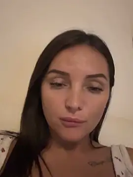 Snapshot of madiiy chatting on October 7, 2025, 1:39 am madiiy online show from October 7, 2025, 1:39 am