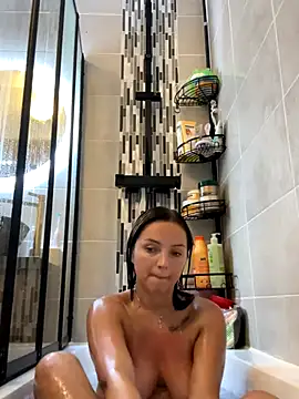 Snapshot of madiiy chatting on September 9, 2025, 8:02 am madiiy online show from September 9, 2025, 8:02 am