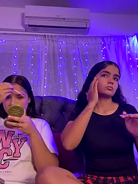 Snapshot of Ashley_and_Zoe chatting on September 9, 2025, 12:43 am Ashley and Zoe online show from September 9, 2025, 12:43 am