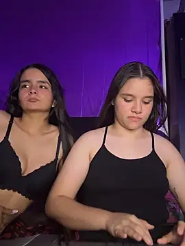 Snapshot of Ashley_and_Zoe chatting on October 20, 2025, 3:30 am Ashley and Zoe online show from October 20, 2025, 3:30 am