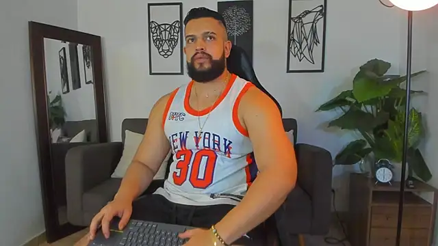 Justin kingX7 online show from April 17, 2026, 4:26 am