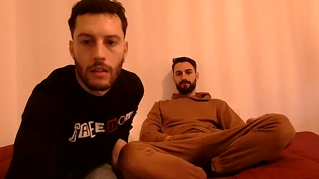 Amicisegreti online show from March 28, 2026, 4:19 pm