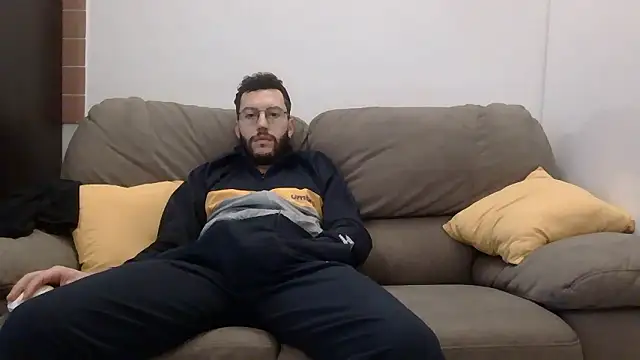 Amicisegreti online show from January 14, 2026, 6:39 am