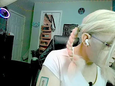 mistismoker online show from April 18, 2026, 3:09 am