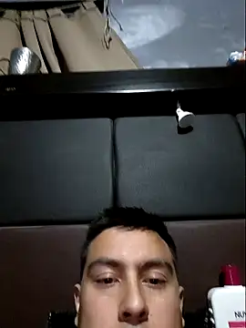 Snapshot of Aaia93 chatting on December 17, 2025, 7:24 am Aaia93 online show from December 17, 2025, 7:24 am