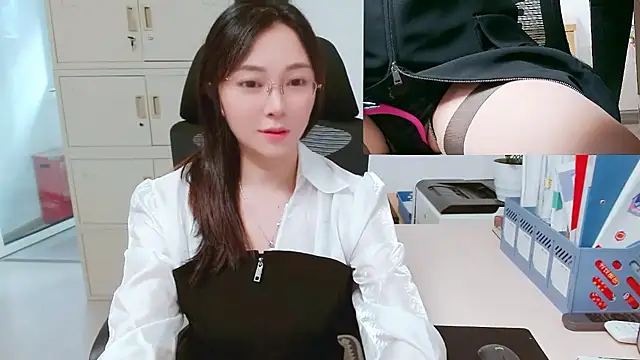 Snapshot of OL-Lily chatting on October 15, 2025, 1:37 am OL-Lily online show from October 15, 2025, 1:37 am